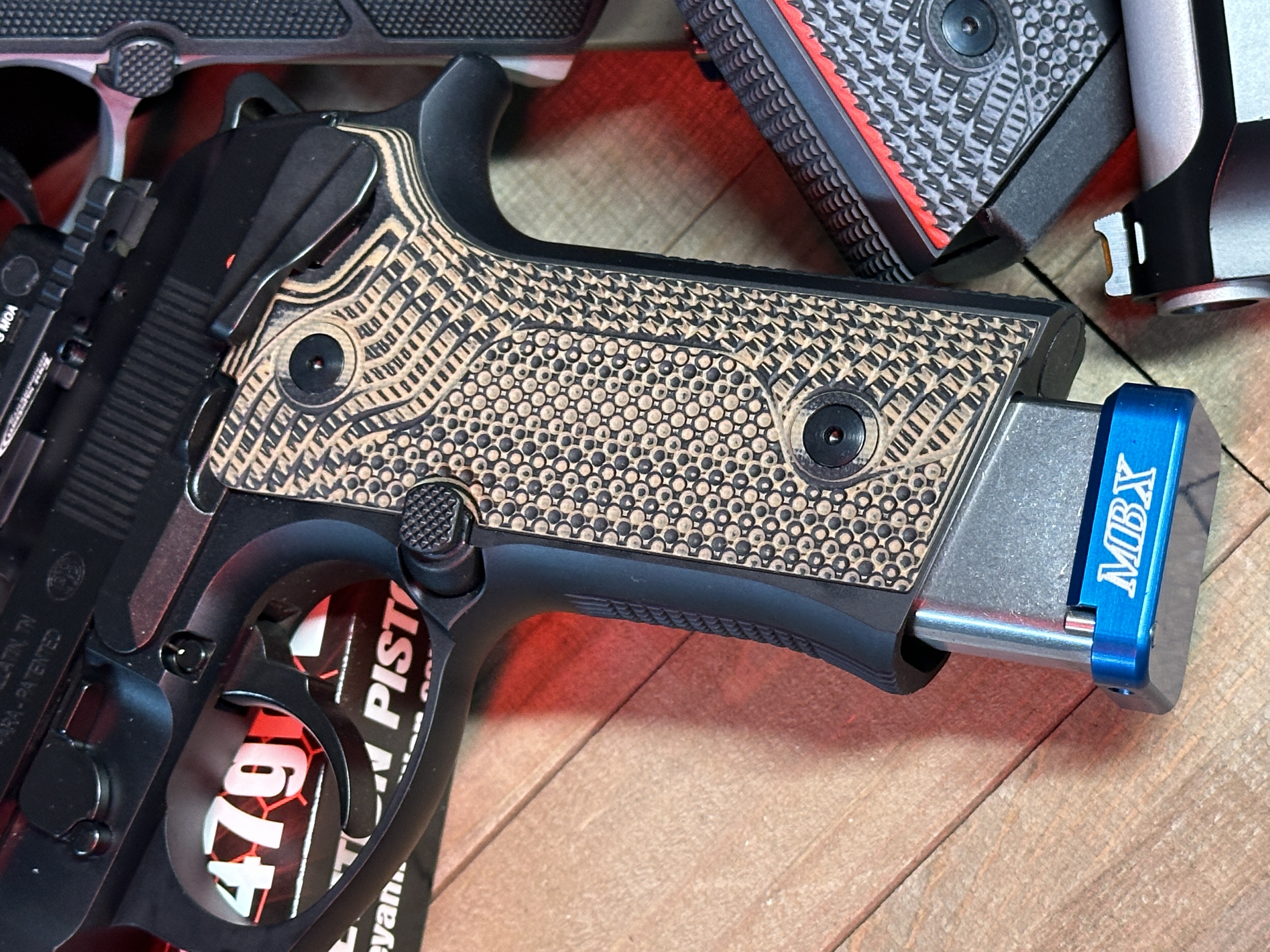 Beretta 92GTS with LOK Grips Veloce Brown Black - Close-up